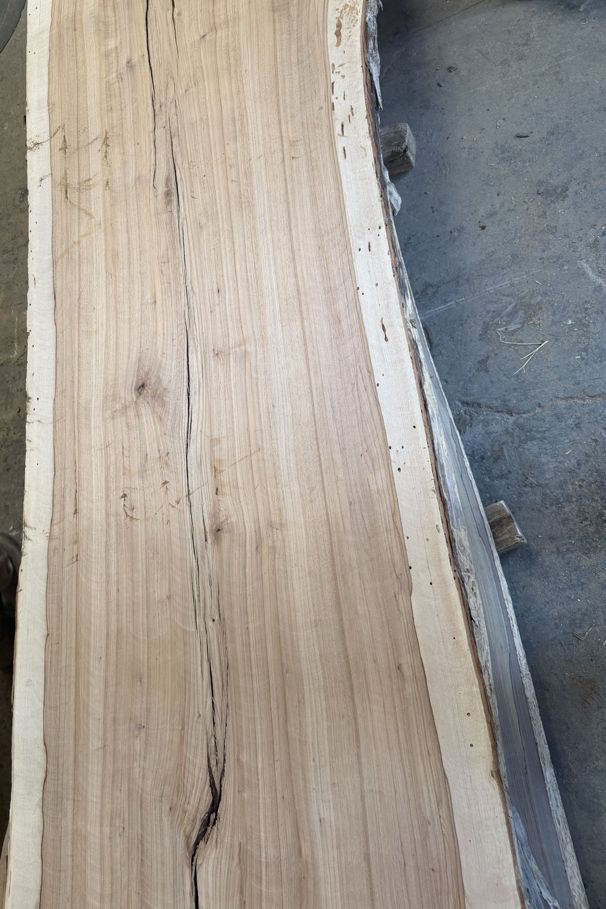 Second slab with a crack